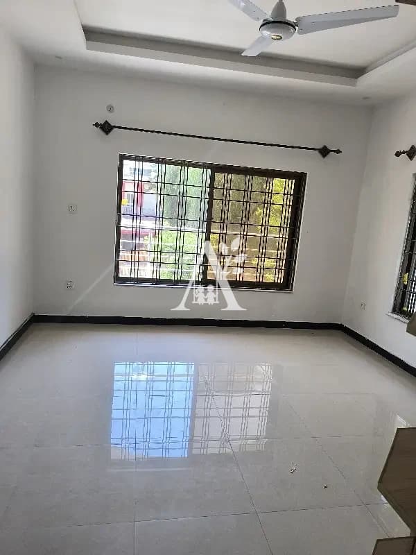 Upper Portion for Rent in G-9 Islamabad | Drawing Dining TV Lounge Kitchen | Family House in G-9, Islamabad