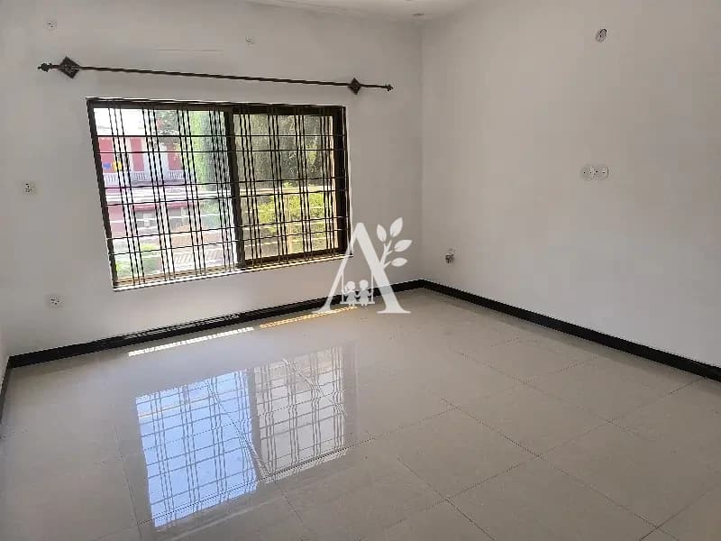 Upper Portion for Rent in G-9 Islamabad | Drawing Dining TV Lounge Kitchen | Family House in G-9, Islamabad photo 3