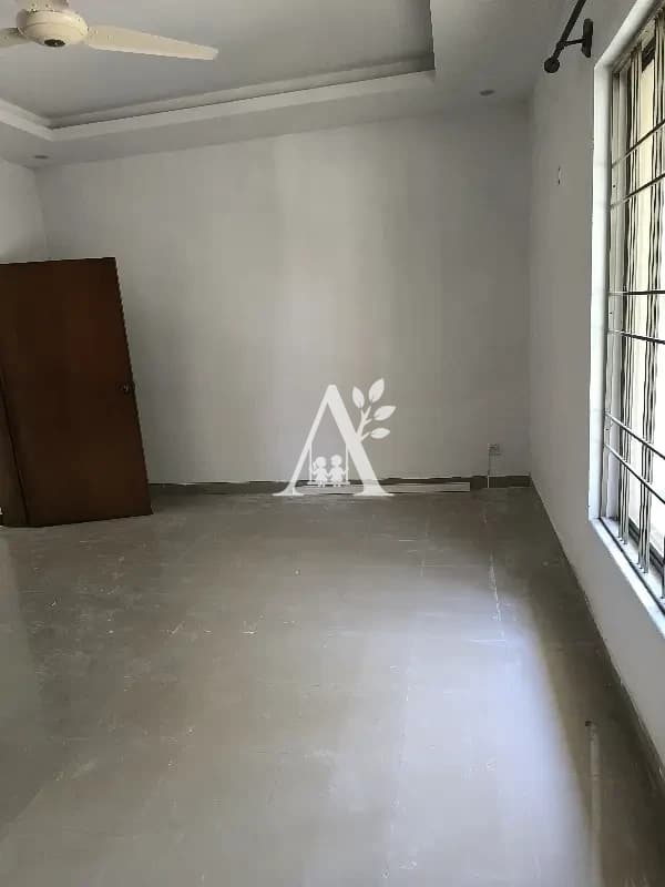 Upper Portion for Rent in G-9 Islamabad | Drawing Dining TV Lounge Kitchen | Family House in G-9, Islamabad photo 4