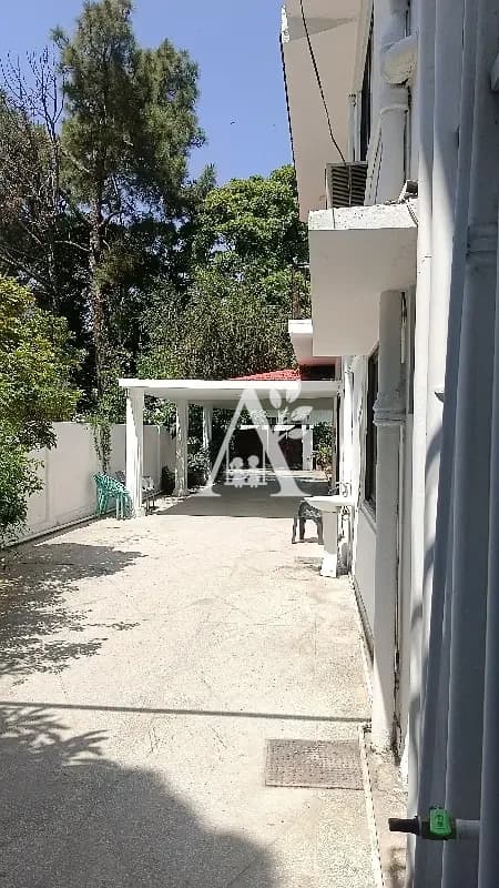 5 Bed Furnished Apartment for F7/2 | Luxury Living | Fully Serviced in F-7/2, Islamabad photo 3