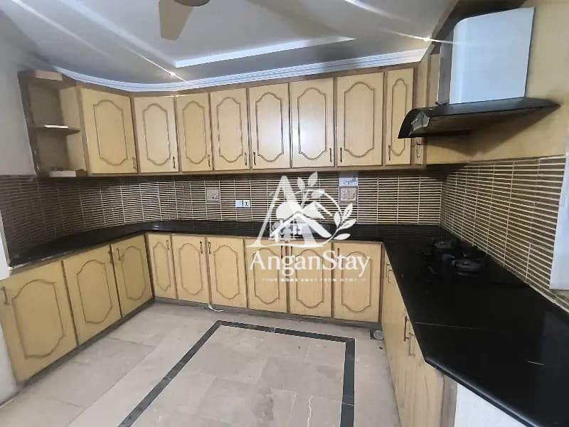 House for Rent in G-10 Islamabad | Drawing Dining TV Lounge | Spacious Living in G-10, Islamabad photo 2