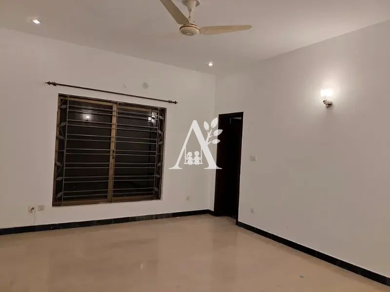 1 Kanal Upper Portion for Rent in F-10 Islamabad | Prime Location | Luxury Living | Spacious House Portion | Family Friendly in F-11, Islamabad