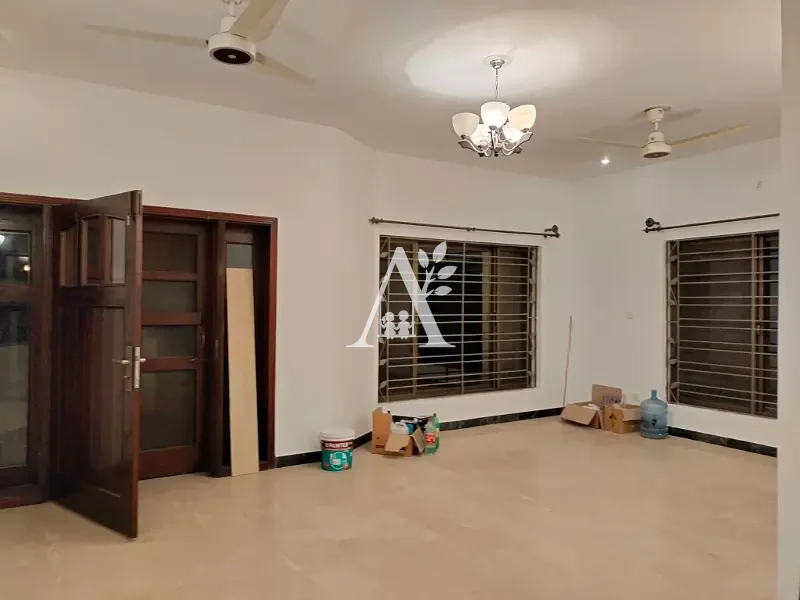 1 Kanal Upper Portion for Rent in F-10 Islamabad | Prime Location | Luxury Living | Spacious House Portion | Family Friendly in F-11, Islamabad photo 2
