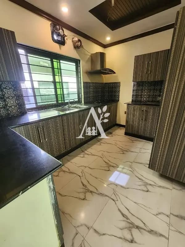 House for Rent in G-10 Islamabad | 2 Bedrooms | Drawing Dining TV Lounge Kitchen in G-10, Islamabad photo 4