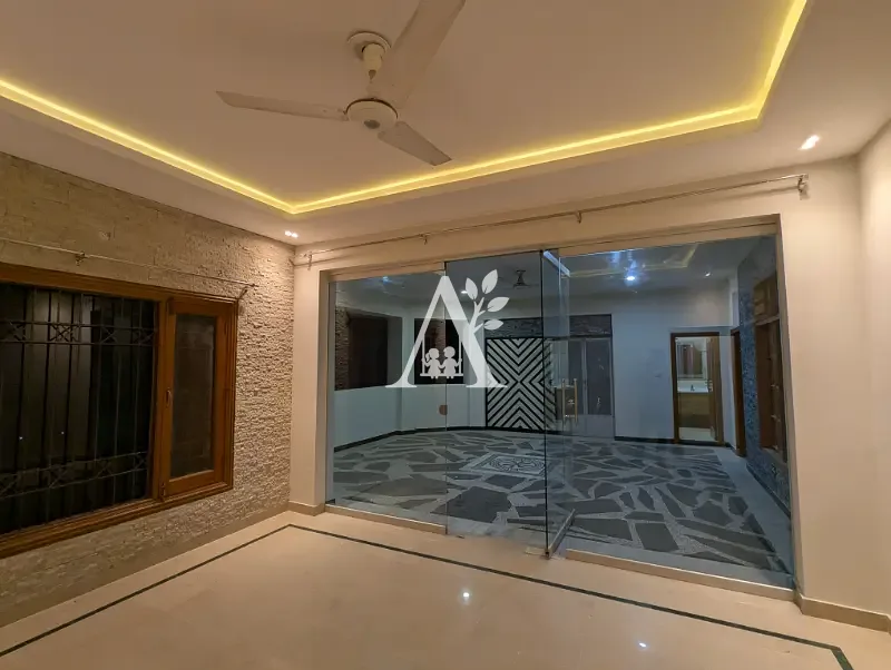 Elegant Upper Portion Available for Rent in Prestigious F-7 Islamabad in F-7, Islamabad