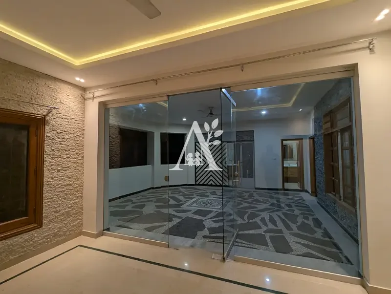 Elegant Upper Portion Available for Rent in Prestigious F-7 Islamabad in F-7, Islamabad photo 2