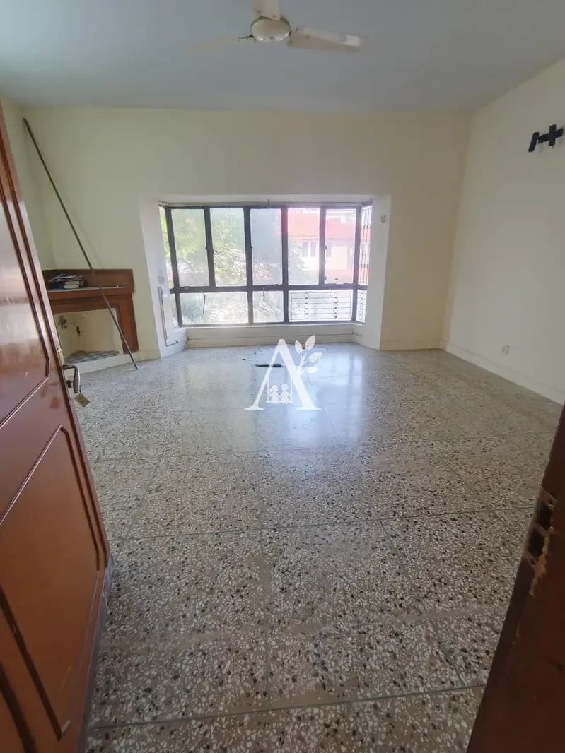 Spacious 3 Bedroom Upper Floor for Rent G-10/2 Islamabad | Independent Entrance | Near Markaz in G-10, Islamabad photo 3