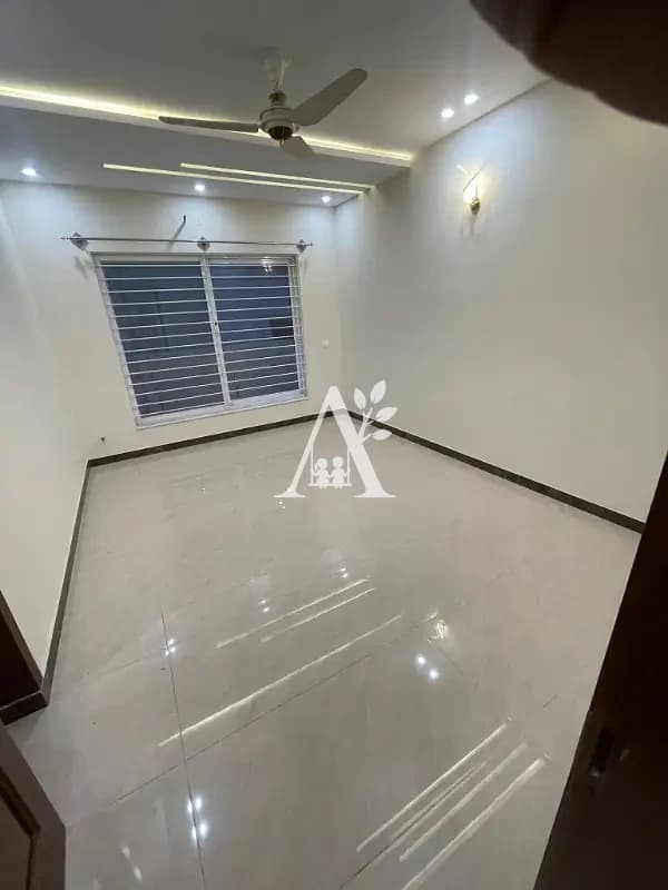 Luxury Upper Portion for Rent in Multi Gardens E-11/3 Islamabad | Ideal for Family in E-11/2, Islamabad photo 2