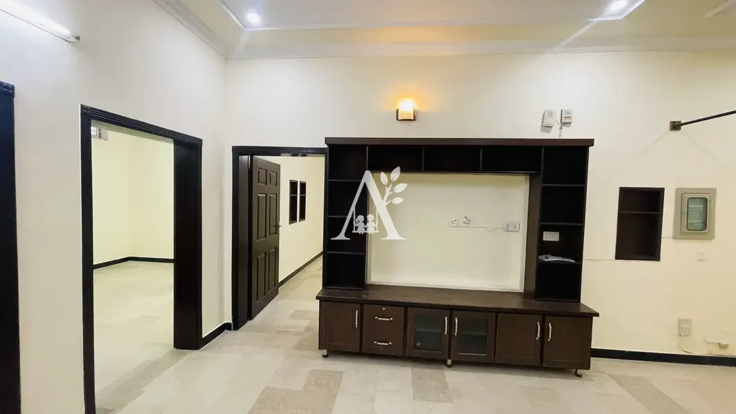 Beautiful Lower Floor for Rent G-13 Islamabad | Executive Lifestyle | Prime Markaz Location in G-13, Islamabad photo 2