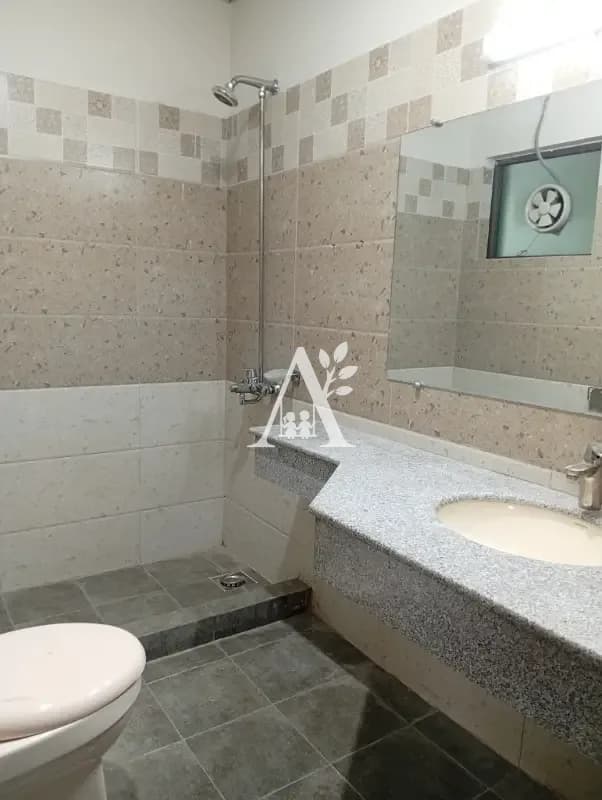 Beautiful Executive Apartment for Rent F-11 Markaz | Luxury Lifestyle | Prime Location in F-11 Markaz, Islamabad photo 3