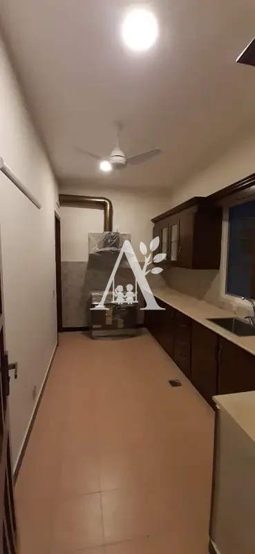 Upper Portion for Rent G-13 Islamabad | Ideal for Family & Professionals | Prime Markaz Location in G-13, Islamabad photo 2